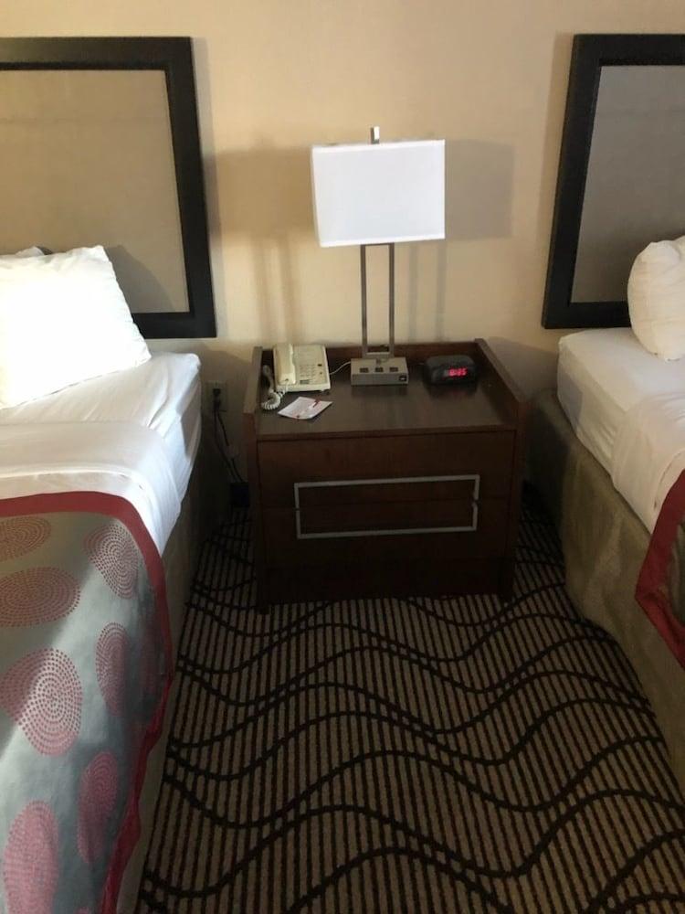Holiday Inn Indianapolis - Airport Area N By Ihg Εξωτερικό φωτογραφία