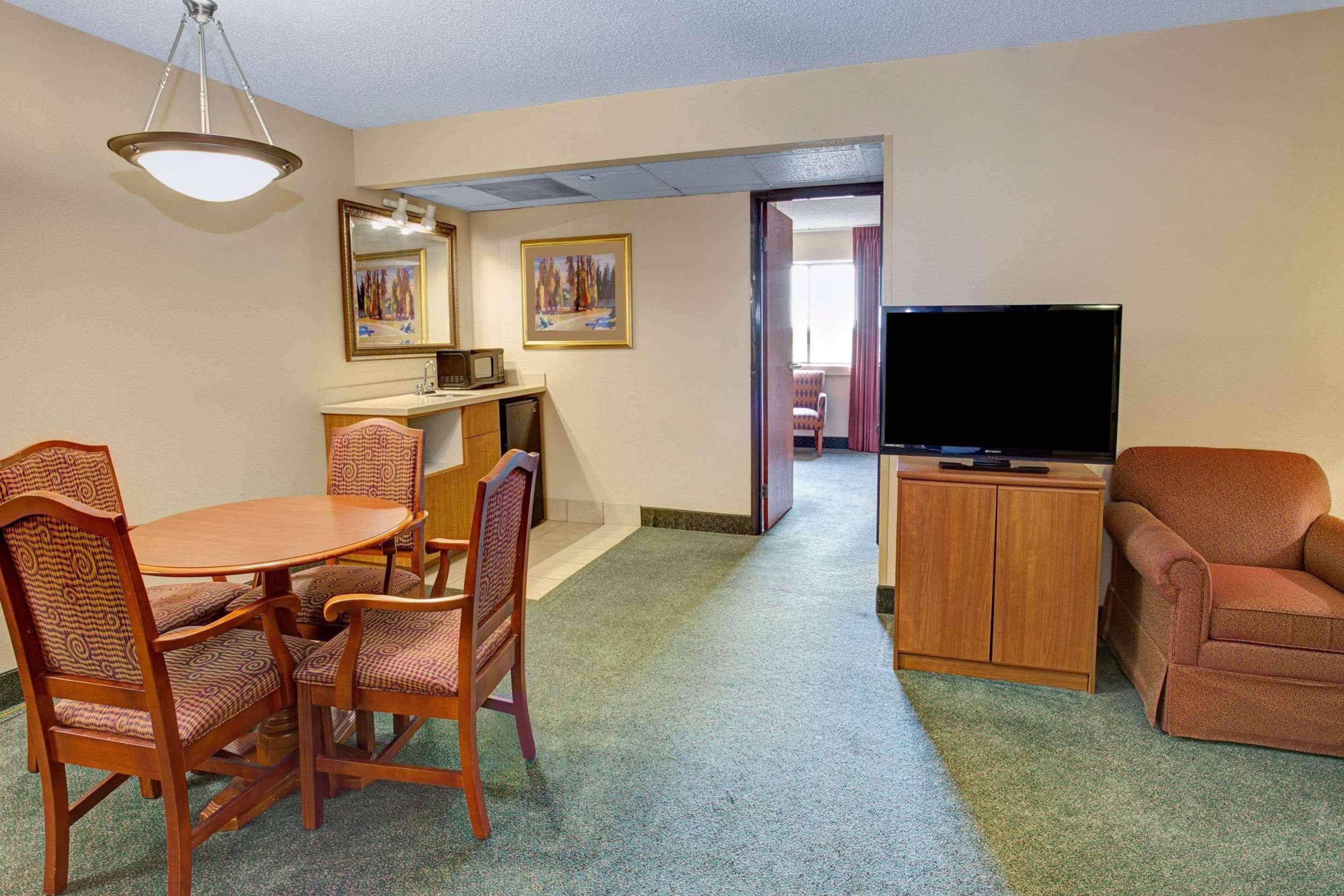 Holiday Inn Indianapolis - Airport Area N By Ihg Εξωτερικό φωτογραφία
