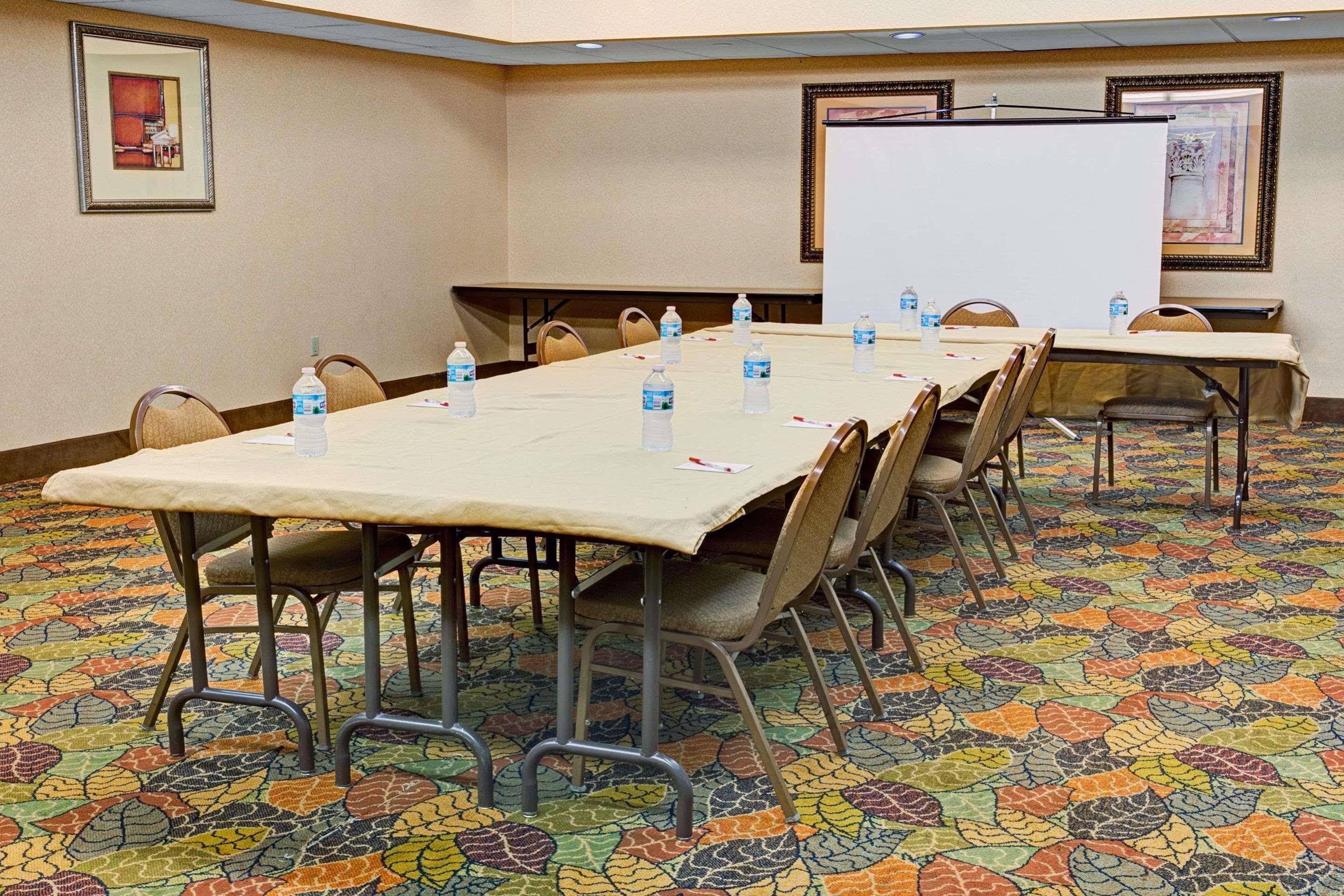 Holiday Inn Indianapolis - Airport Area N By Ihg Εξωτερικό φωτογραφία