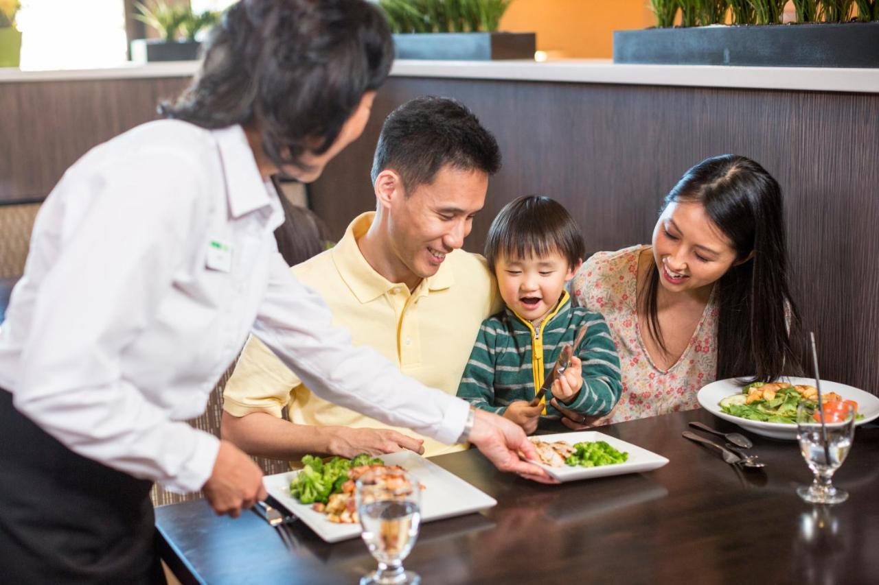 Holiday Inn Indianapolis - Airport Area N By Ihg Εξωτερικό φωτογραφία